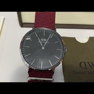 DANIEL WELLINGTON WATCH ***UNISEX***